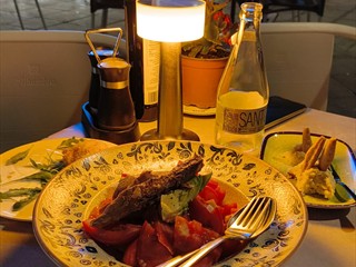 Zum Abendessen Tomate und Atun